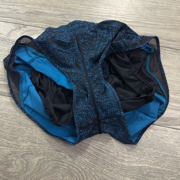 🍋 Lululemon Hotty Hot Short II 2.5" – Pulse Capri Blue/Black, Size 8  🍋 - Picture 6 of 10